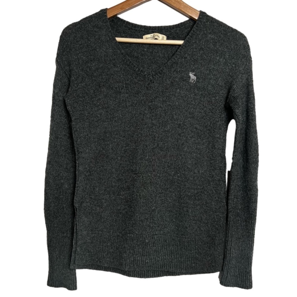 Abercrombie Womens Size XS Dark Grey Wool Blend V Neck Sweater Embroidered Logo